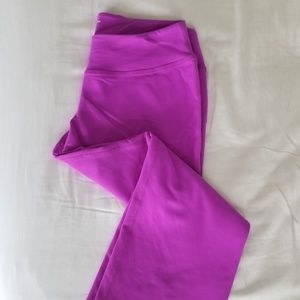 Beyond Yoga Pants - NWOT Beyond Yoga Pink Flared Capri Yoga Pants, S Beyond Yoga Pants - NWOT Beyond Yoga Pink Flared Capri Yoga Pants, S